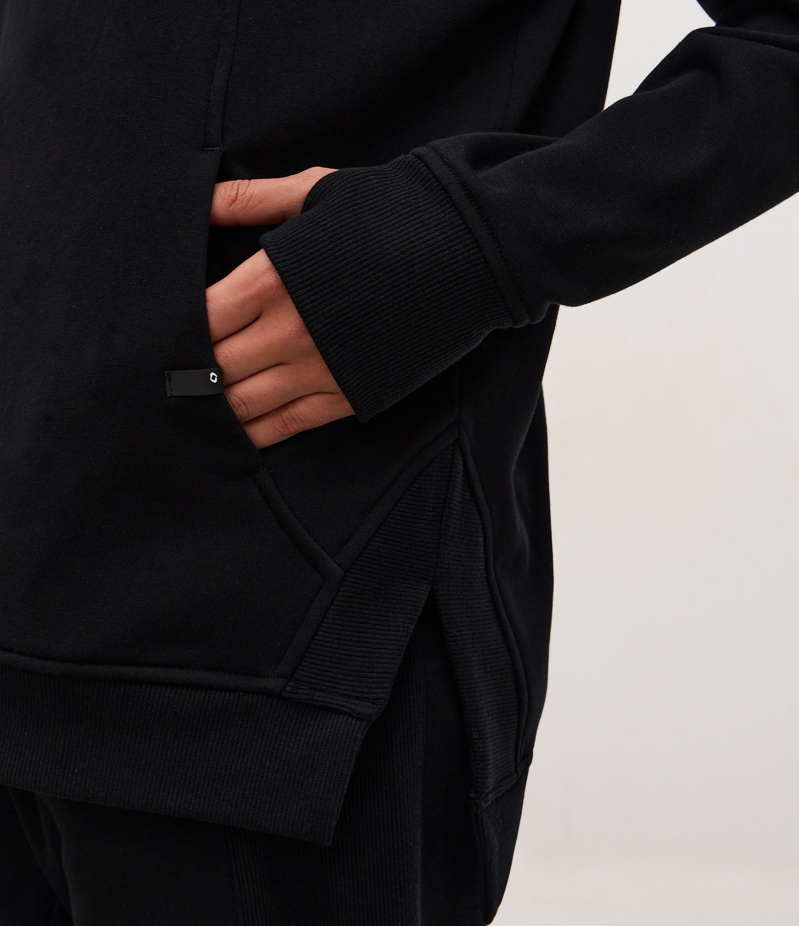 Casaco Fechado Oversized Esportivo em Algodão com Fenda Lateral Preto 3