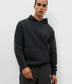 Casaco Esportivo com Capuz em Fleece