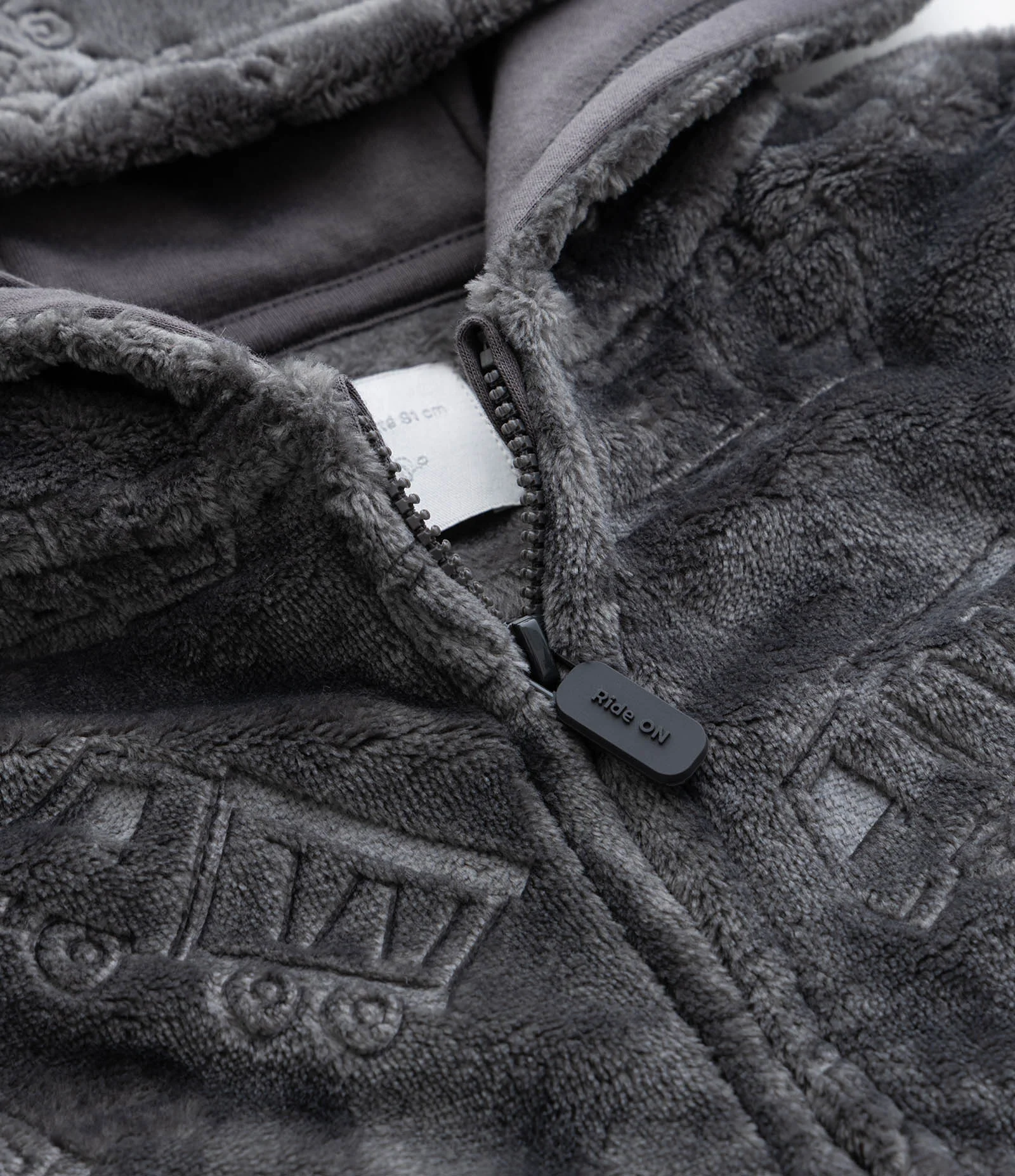 Casaco Infantil com Capuz e Estampa Caminhões em Relevo – Tam 1 a 6 Anos Cinza Grafite 7