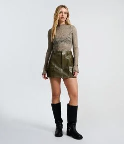 Short Saia Curto em PU com Bolsos Frontais