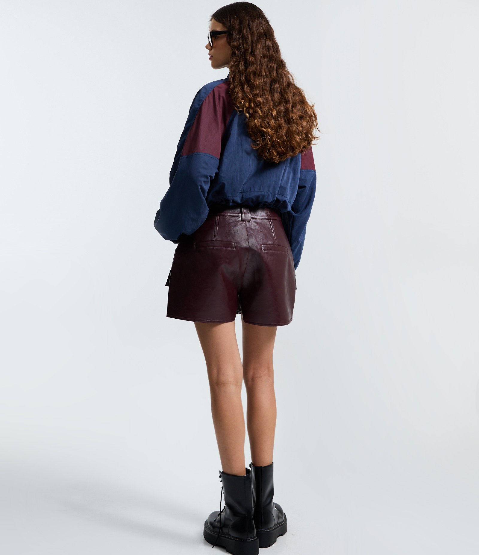 Short Saia Curto em PU com Bolsos Frontais Marrom 4