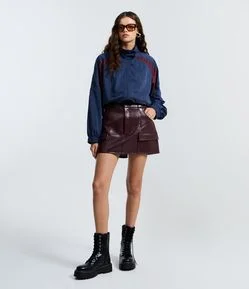 Short Saia Curto em PU com Bolsos Frontais