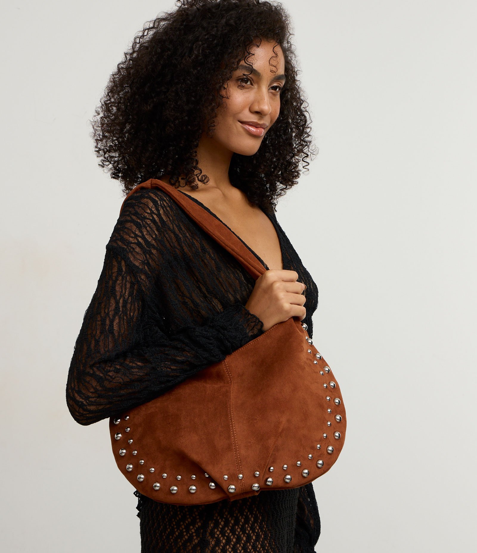 Bolsa Baguete Pequena em Suede com Metais nas Laterais Marrom 1