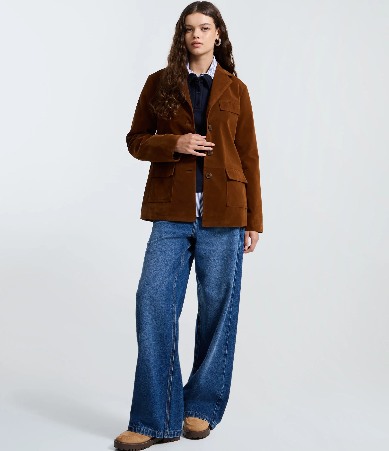 Blazer em Suede com Bolsos e Fechamento por Botões Marrom 2