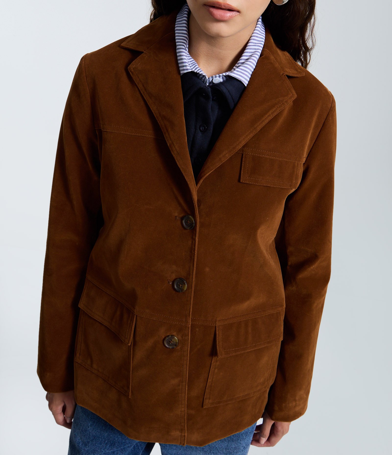 Blazer em Suede com Bolsos e Fechamento por Botões Marrom 3