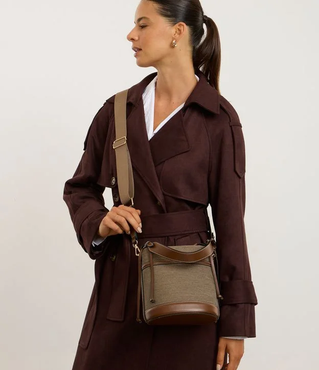 Bolsa Bucket Média em PU com Fechamento de Saco