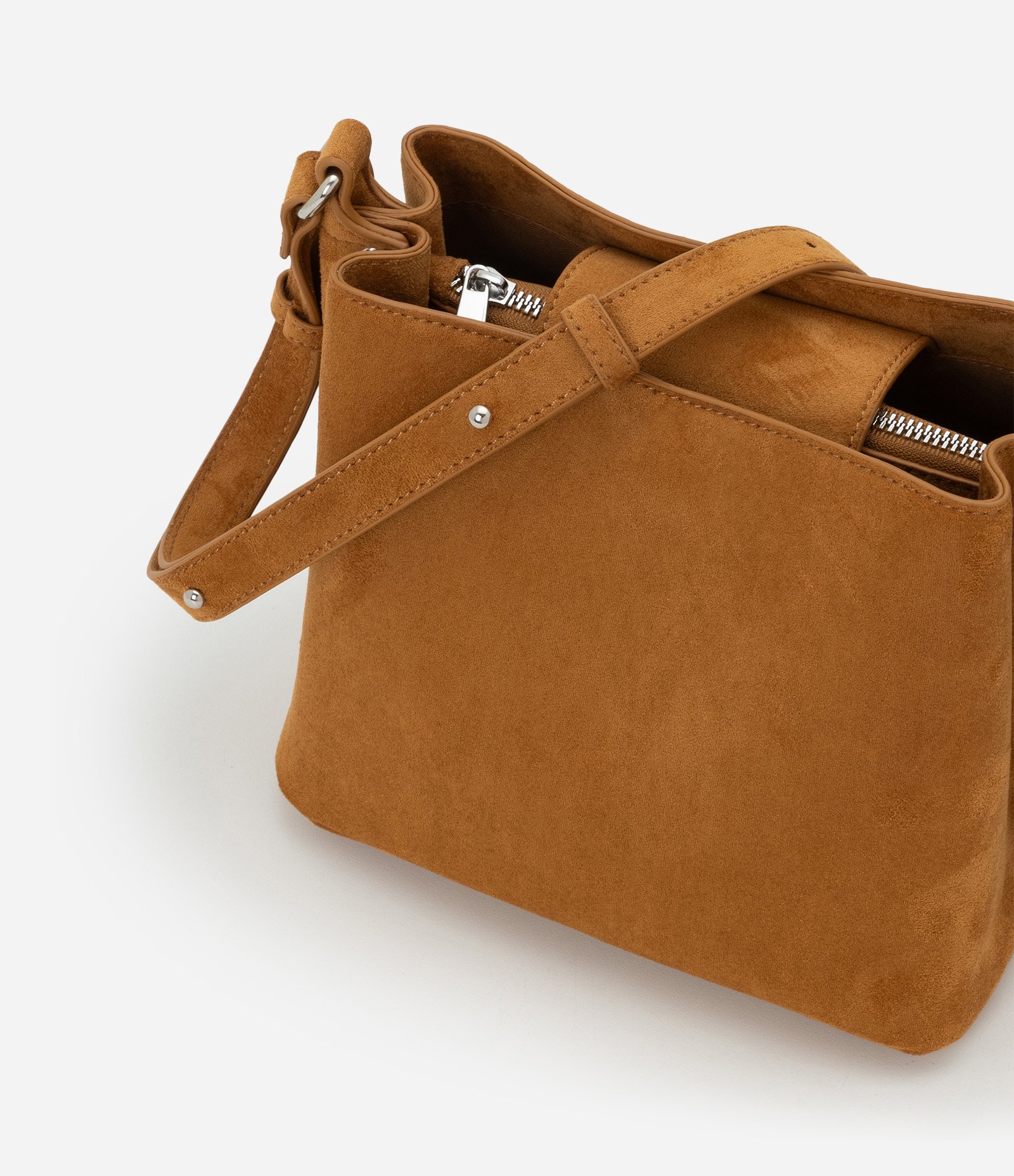 Bolsa Média Transversal em Suede com Detalhes Metalizados Marrom 5