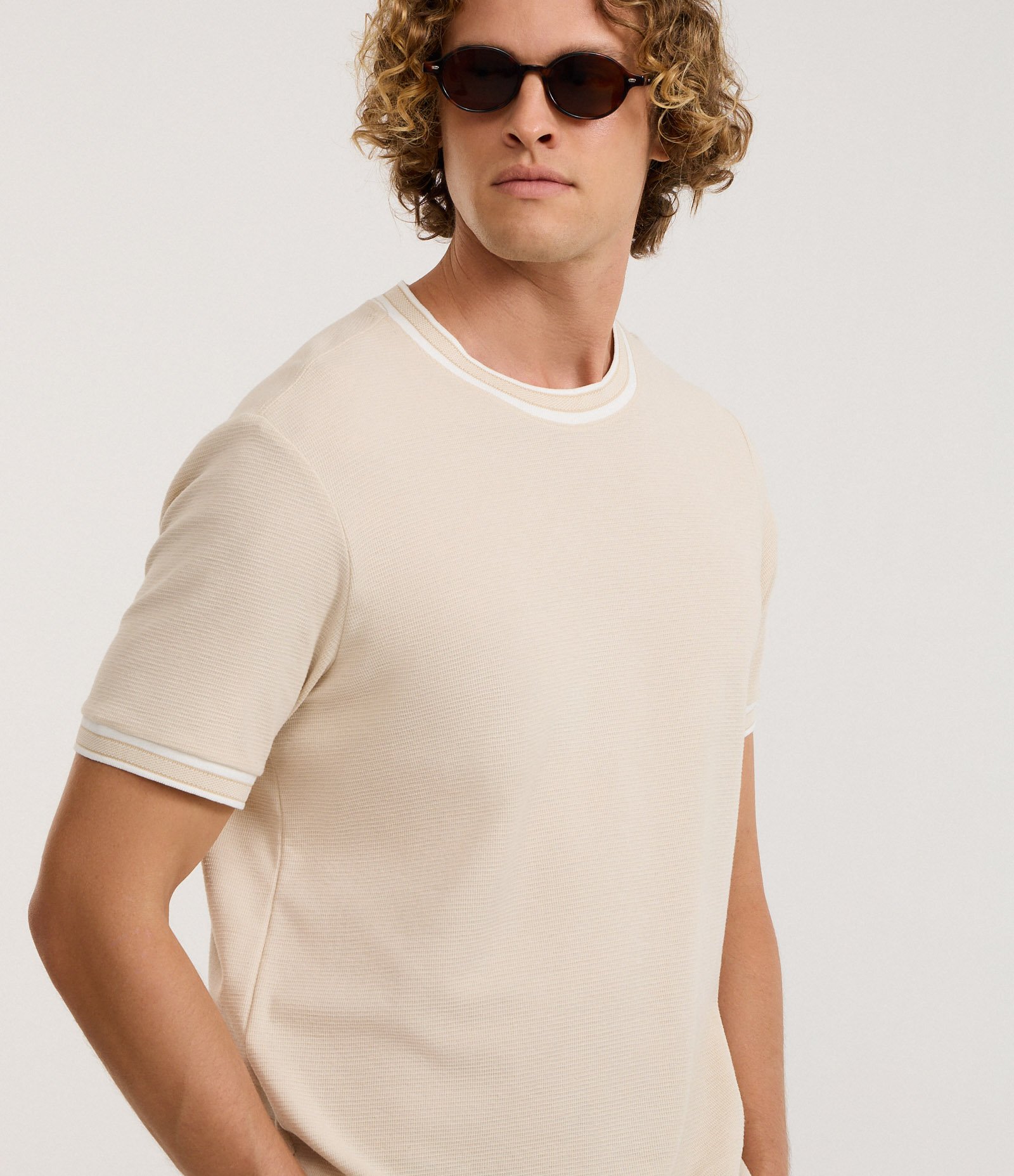 Camiseta Regular em Algodão Texturizado Bege 4