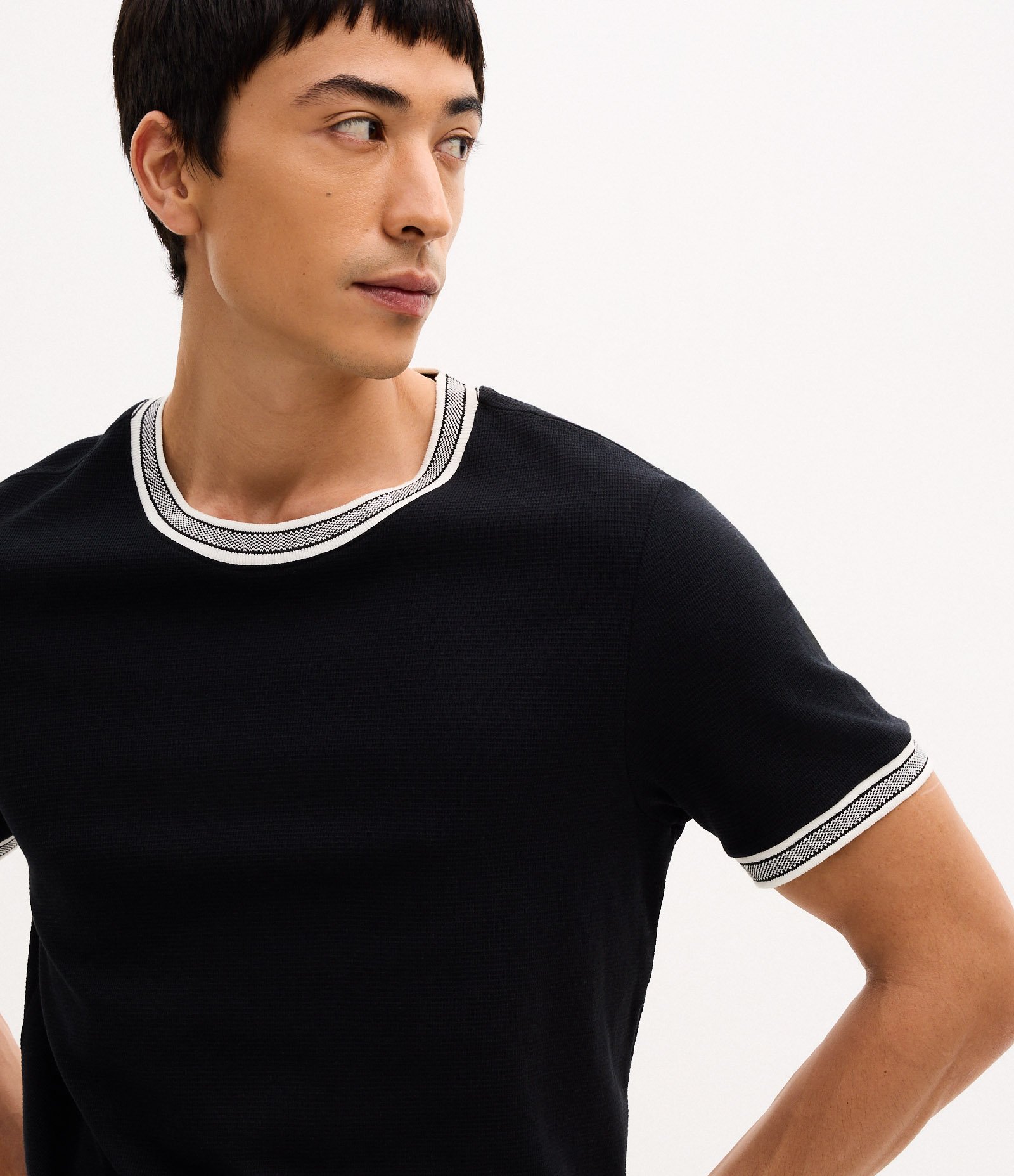 Camiseta Regular em Algodão Texturizado Preto 3