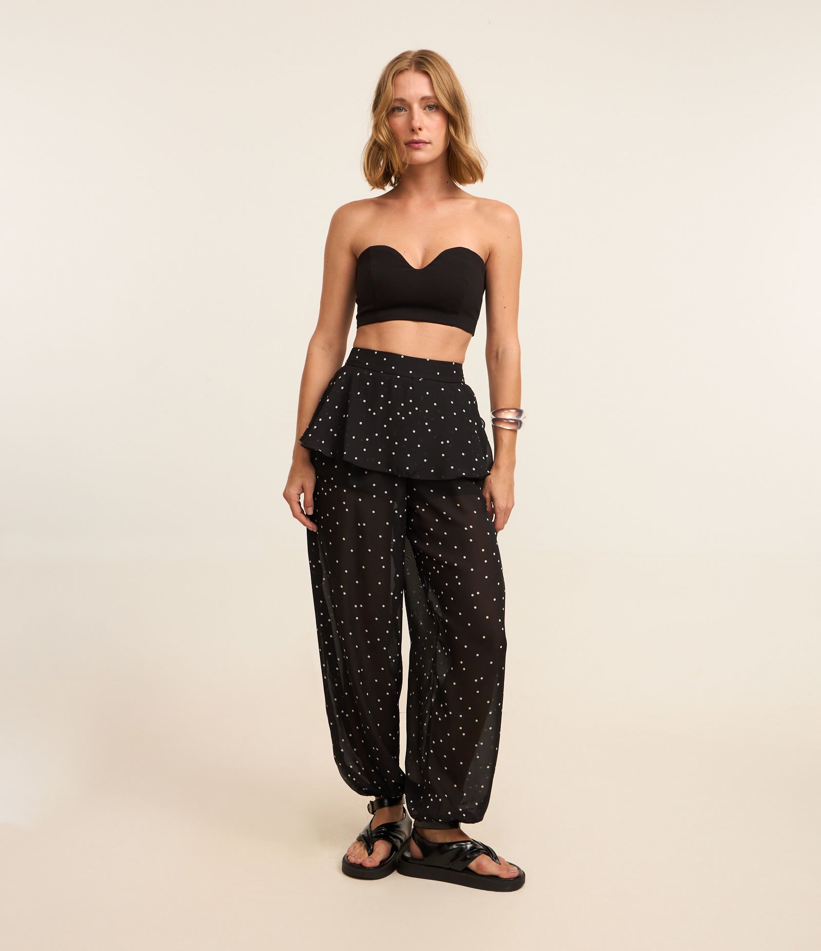 Calça Aladim em Chiffon com Sobreposição e Estampa Poá Preto 1