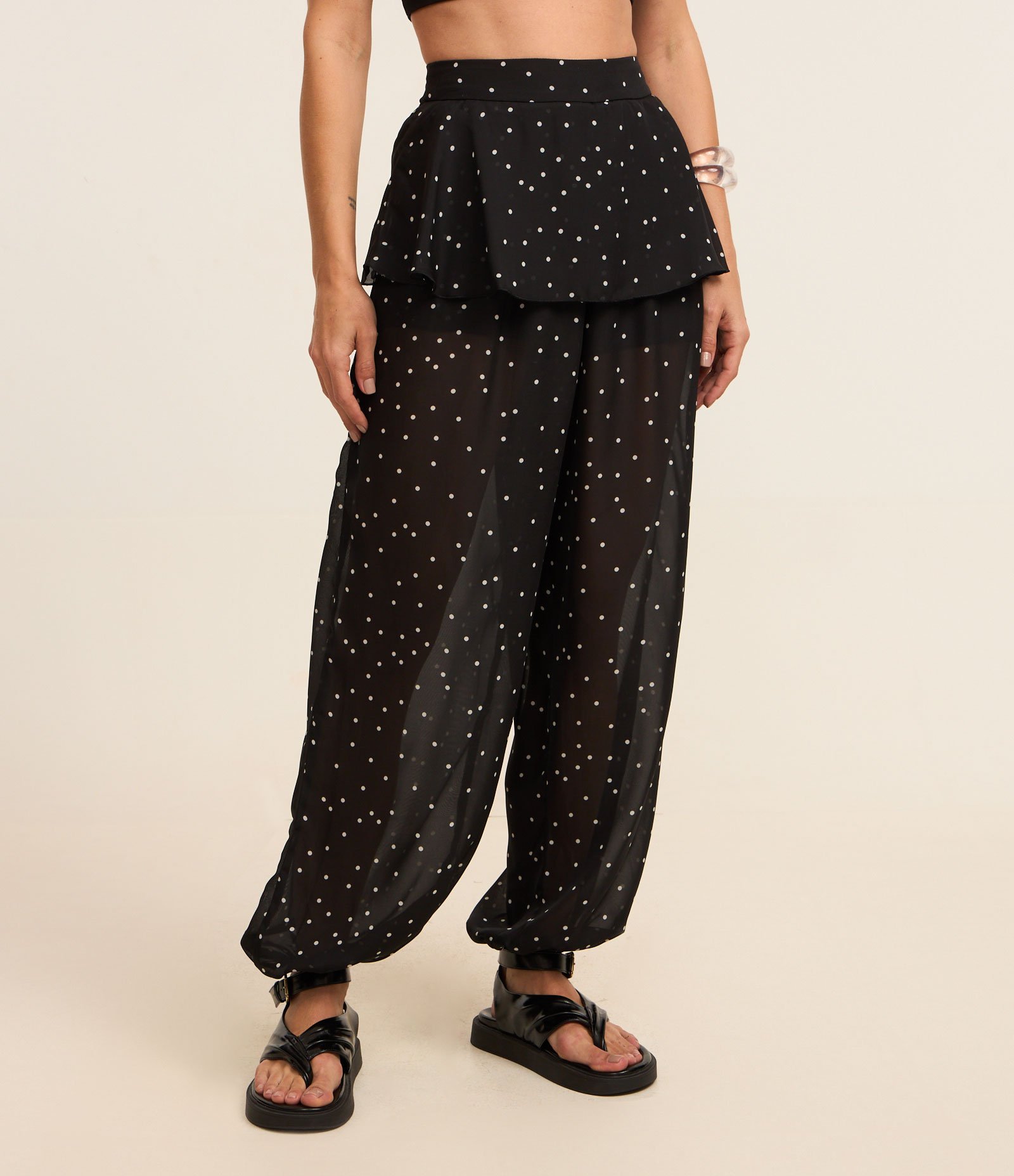 Calça Aladim em Chiffon com Sobreposição e Estampa Poá Preto 2