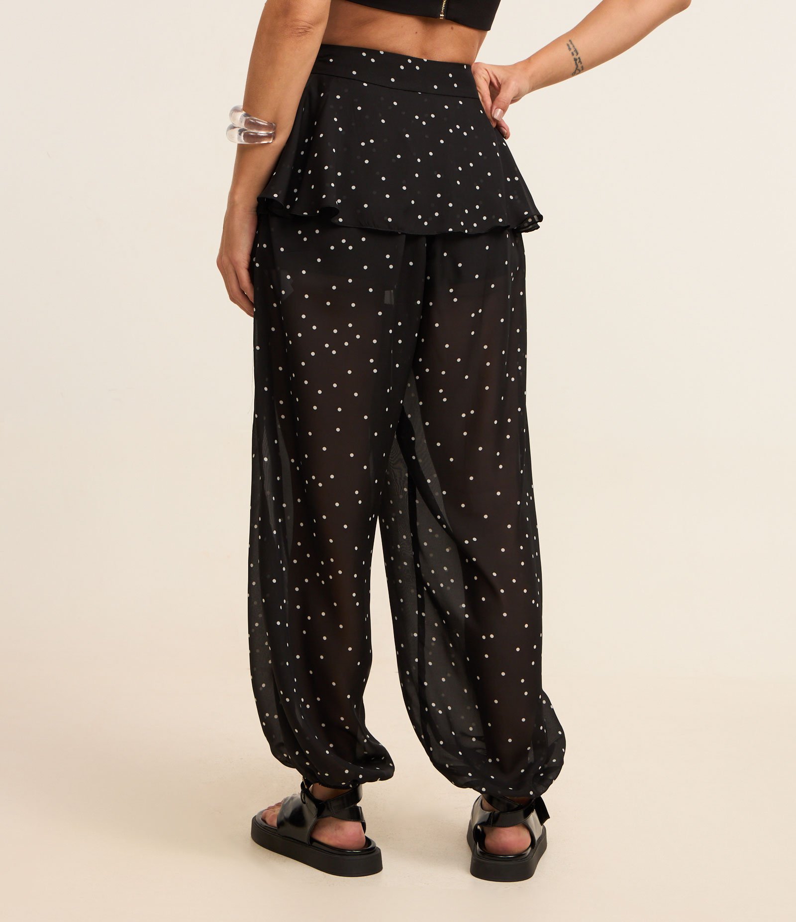 Calça Aladim em Chiffon com Sobreposição e Estampa Poá Preto 4