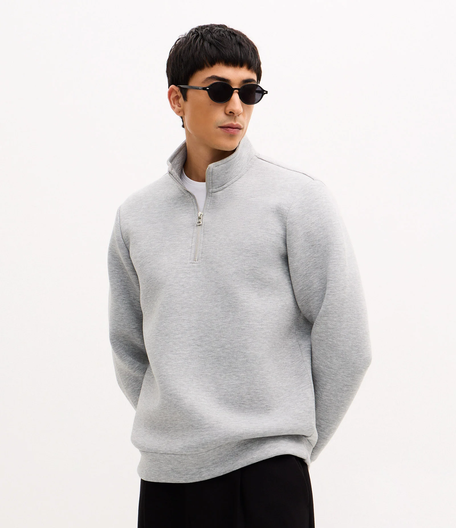 Blusão em Meia Malha Liso com Zíper na Gola Cinza 1