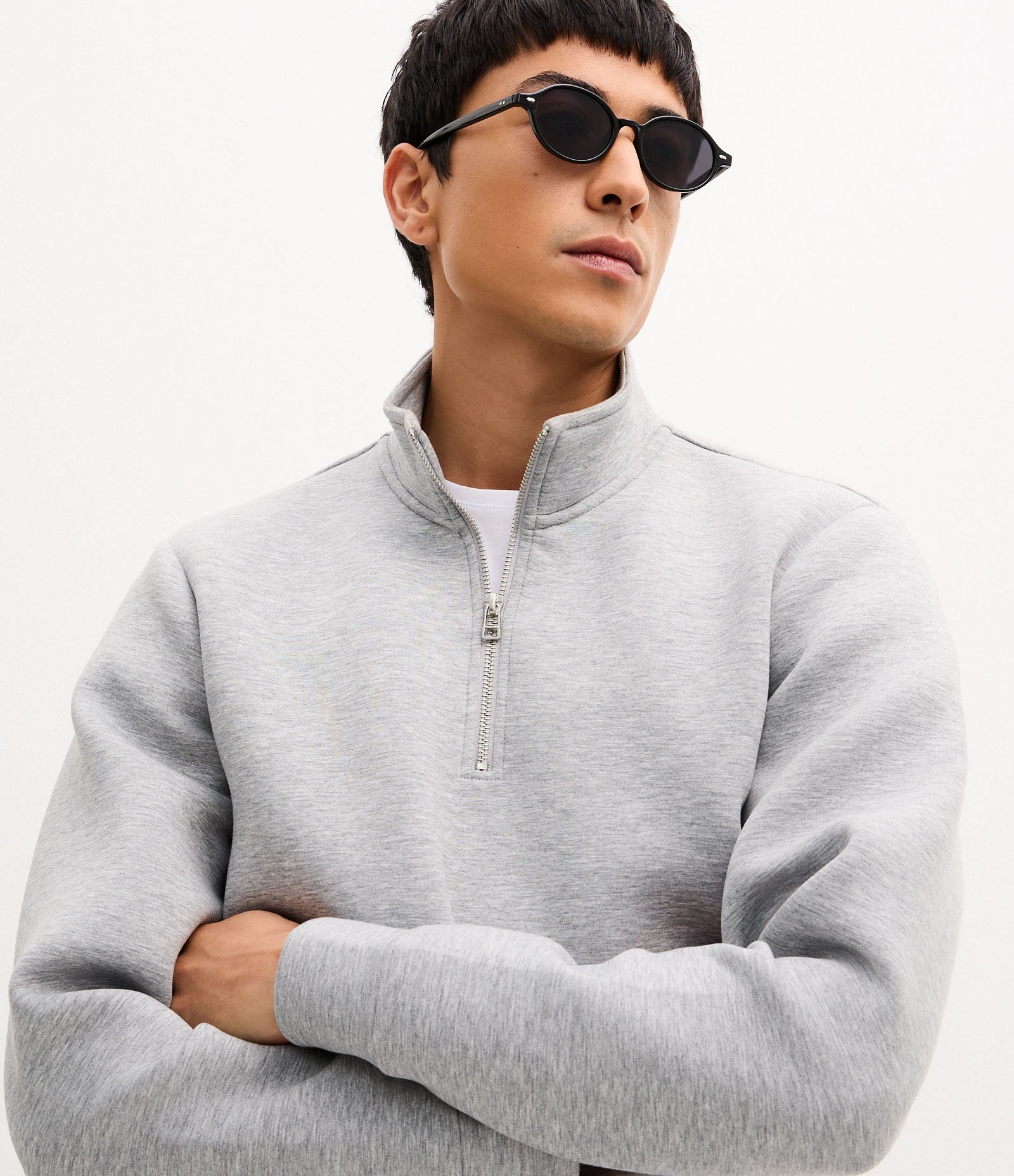 Blusão em Meia Malha Liso com Zíper na Gola Cinza 3