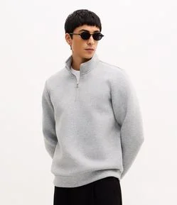 Blusão em Meia Malha Liso com Zíper na Gola