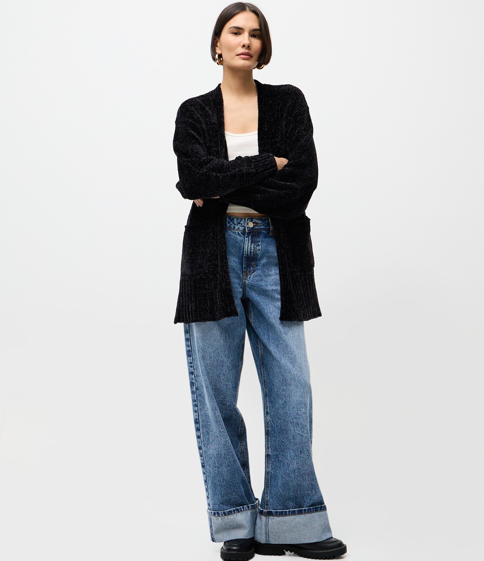 Cardigan Alongado em Tricô Chenille Canelado com Fendas Laterais Preto 2