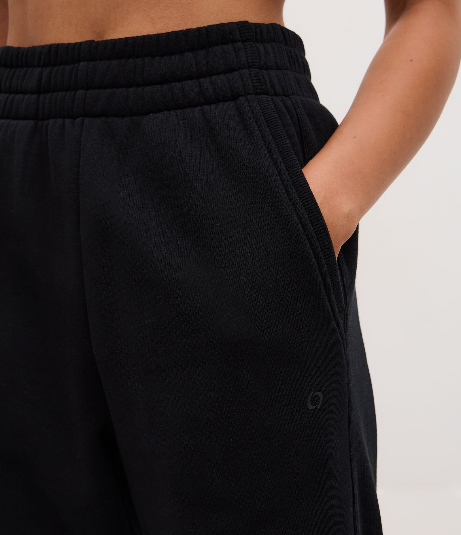 Calça Jogger Esportiva em Moletom com Recortes Canelados Preto 3