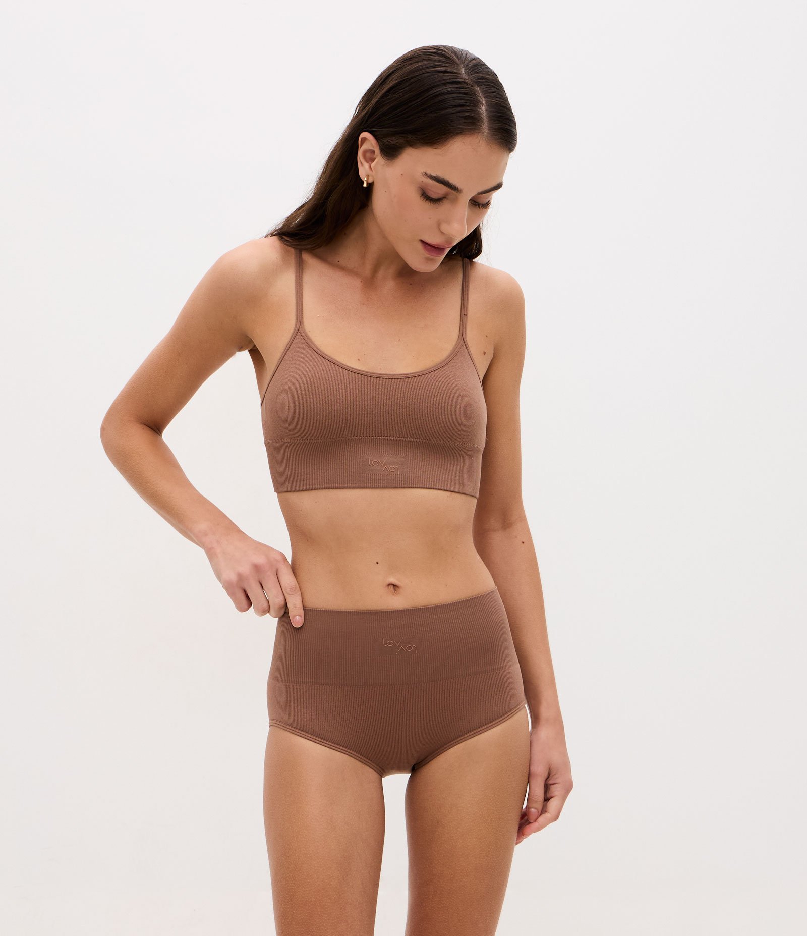 Calcinha Alta em Poliamida Seamless Canelada Marrom 1