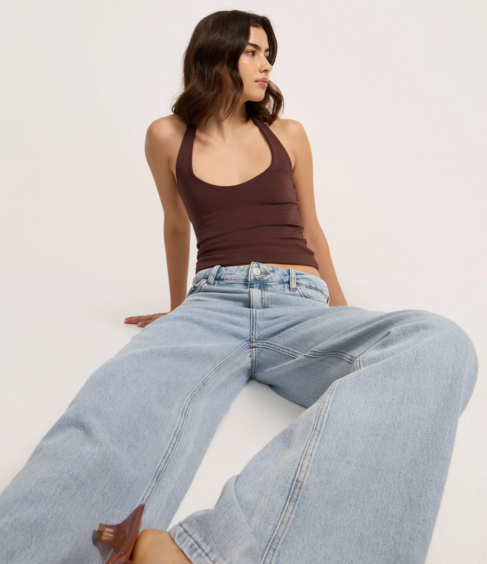 Calça Wide Leg Cintura Baixa em Jeans com Bolsos Claro 4