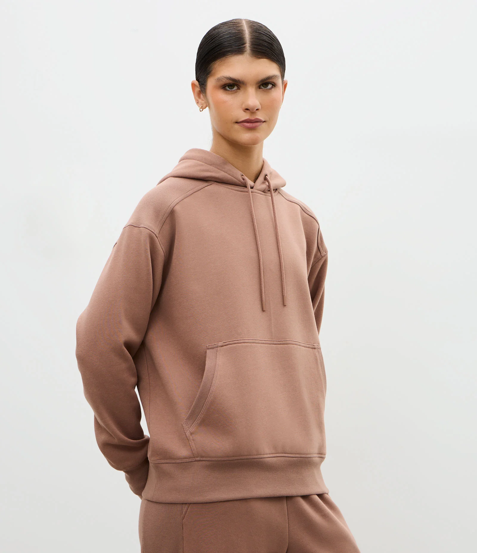 Blusão Moletom Oversized Esportivo com Bolso Canguru Bege 1