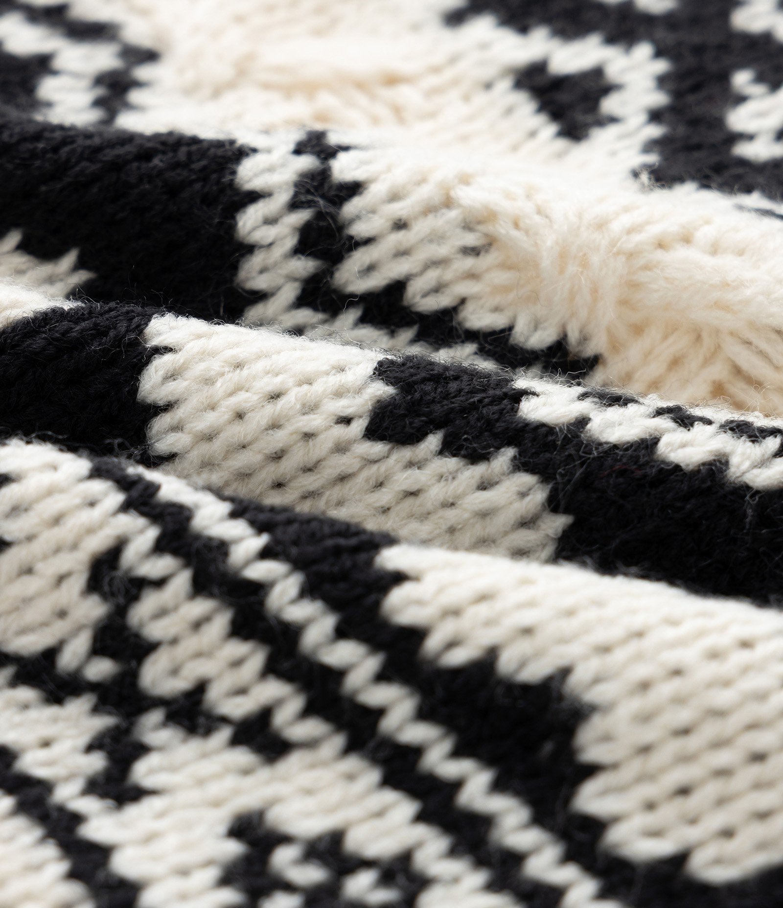 Casaco Infantil em Tricô Jacquard com Estampa Tribal e Franjas – Tam 1 a 6 Anos Preto/Branco 3