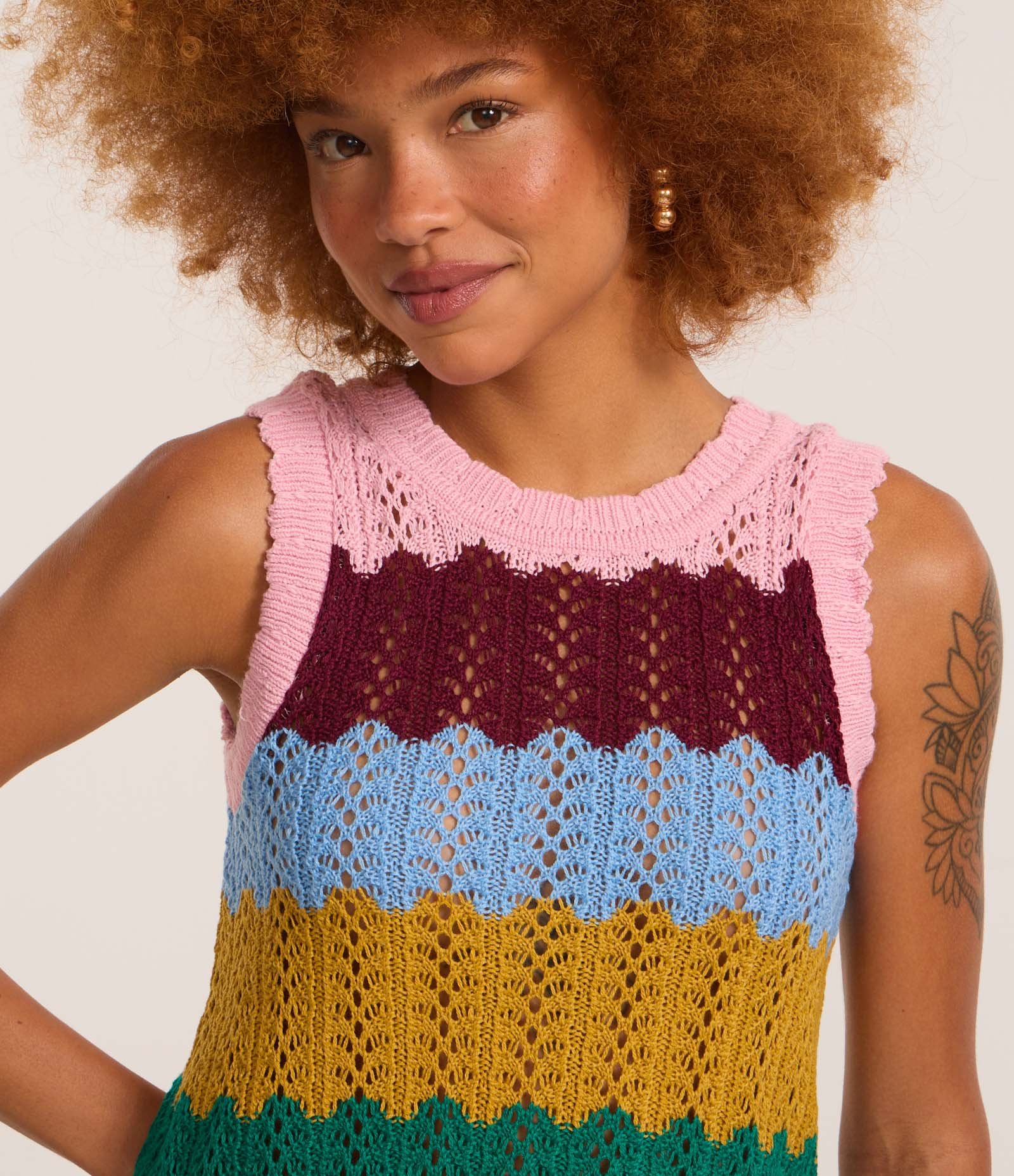 Blusa Regata em Tricô  em Bloco de Cores com Fendas Laterais Multicores 3