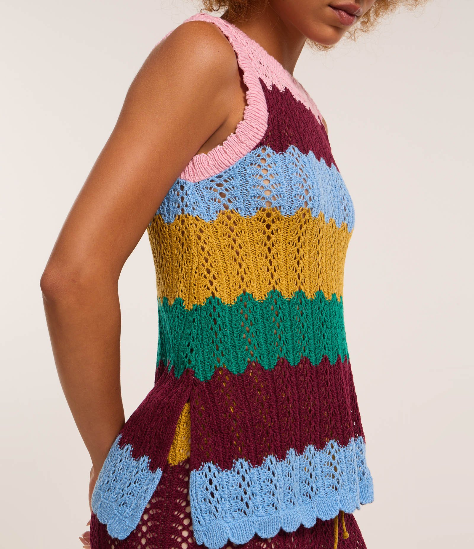 Blusa Regata em Tricô  em Bloco de Cores com Fendas Laterais Multicores 4