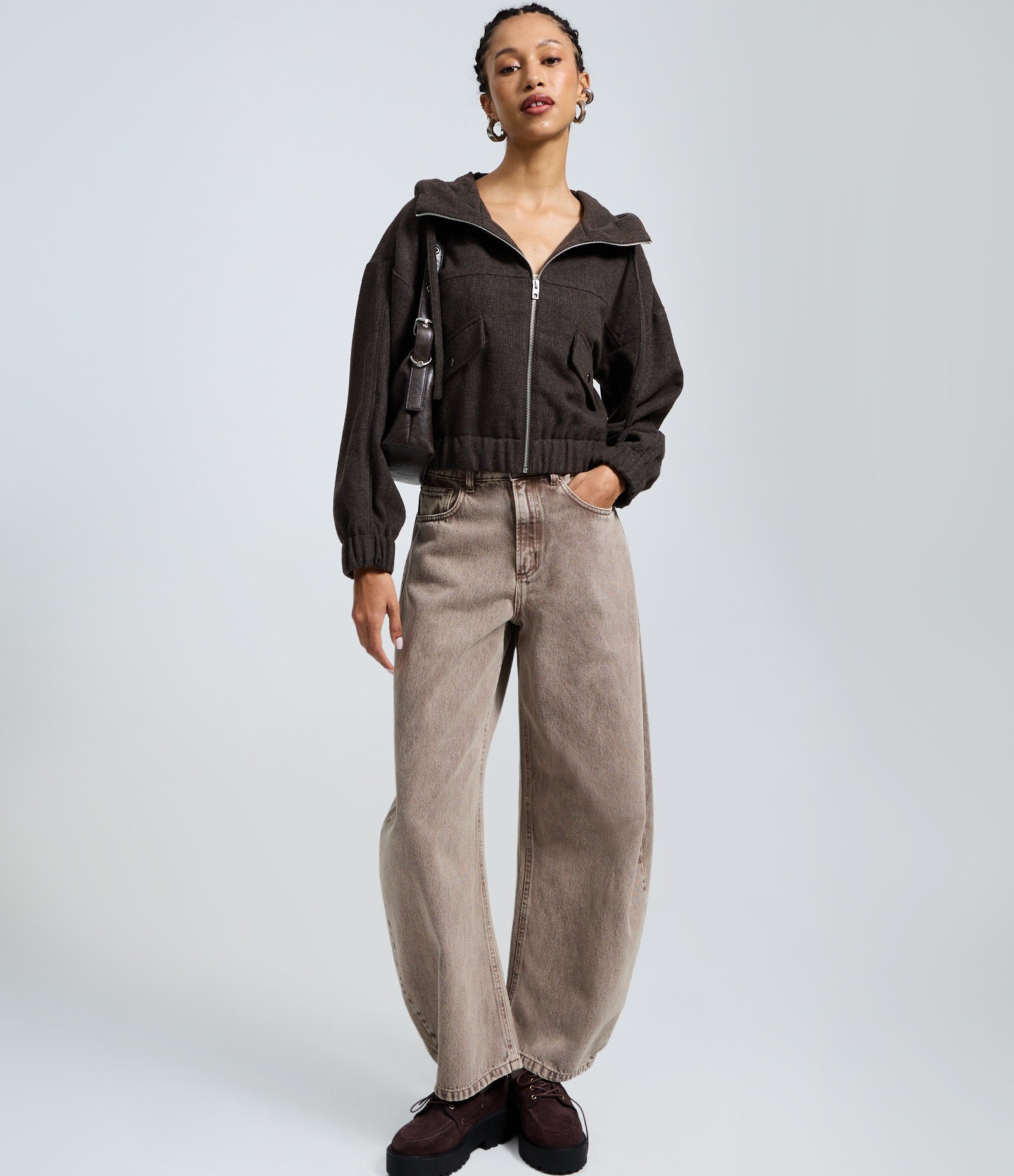 Jaqueta Bomber com Capuz e Bolsos Frontais Marrom 2