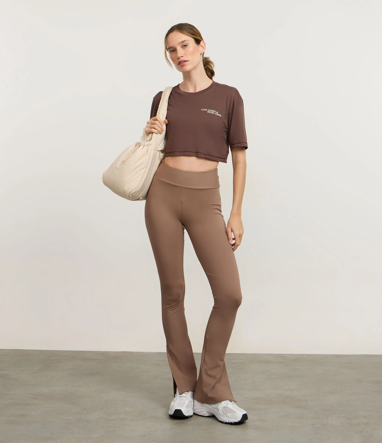 Camiseta Esportiva com Manga Curta e Abertura nas Costas Marrom 2