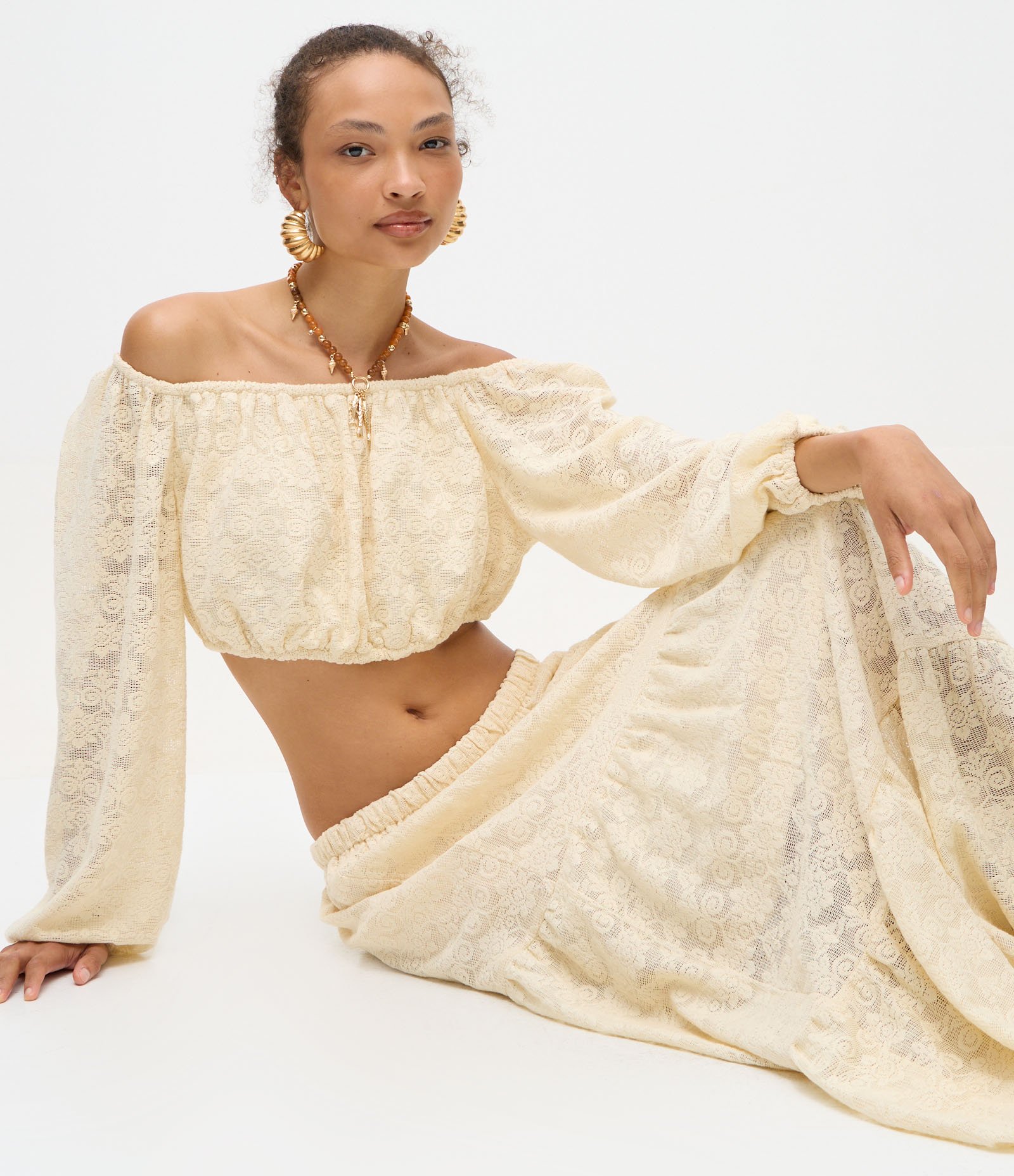 Blusa Cropped Ombro a Ombro em Jacquard Floral Bege 1