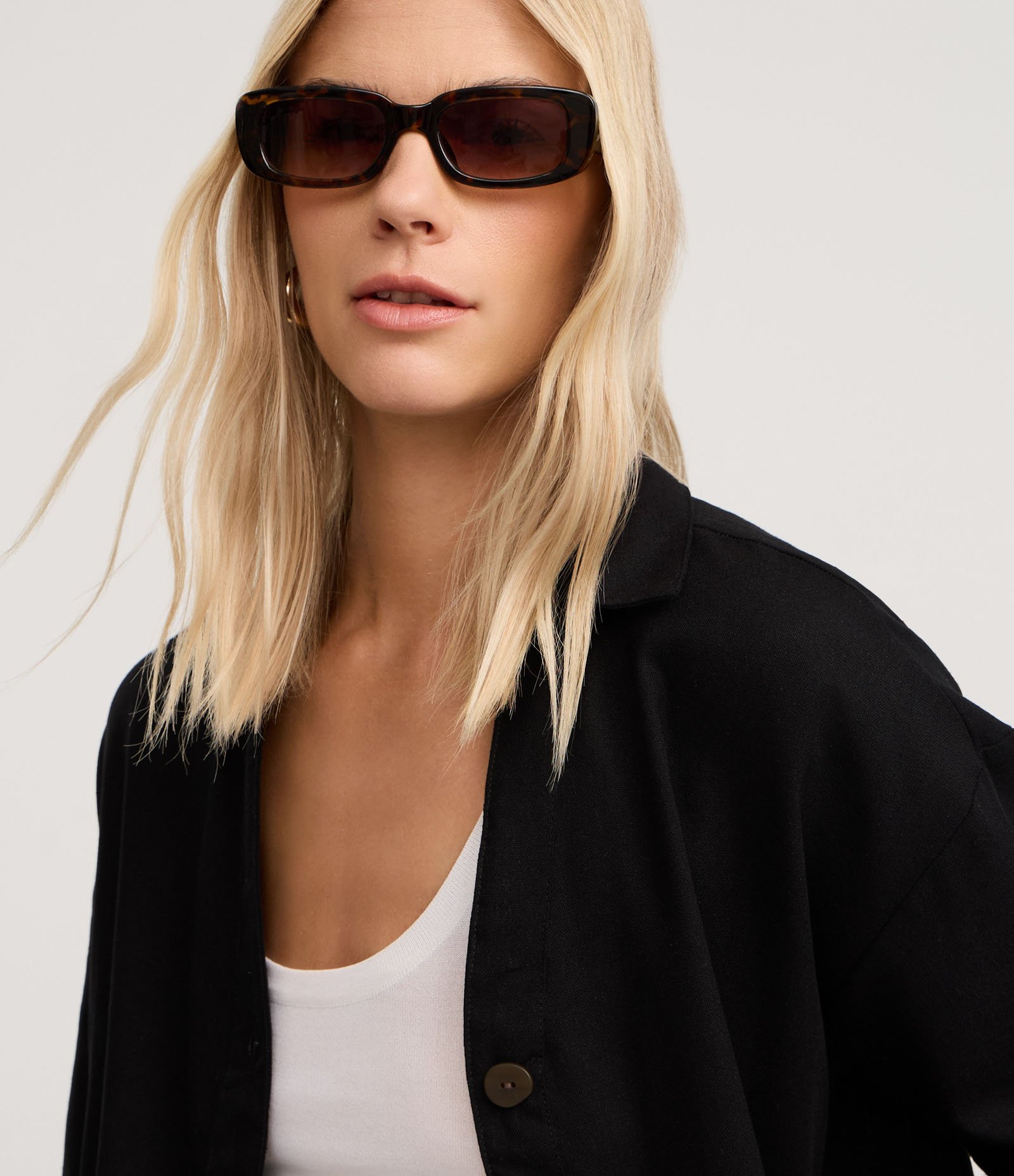 Camisa em Viscolinho com Abotoamento Frontal Preto 3