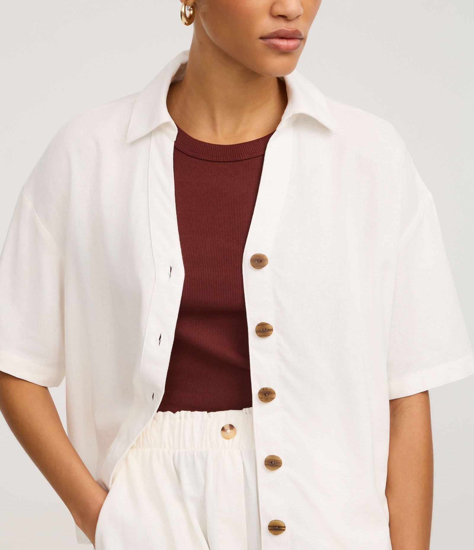 Camisa em Viscolinho com Abotoamento Frontal Off White 4