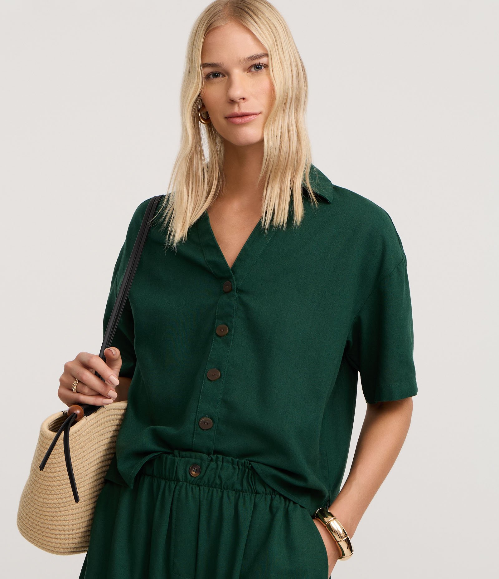 Camisa em Viscolinho com Abotoamento Frontal Verde 1