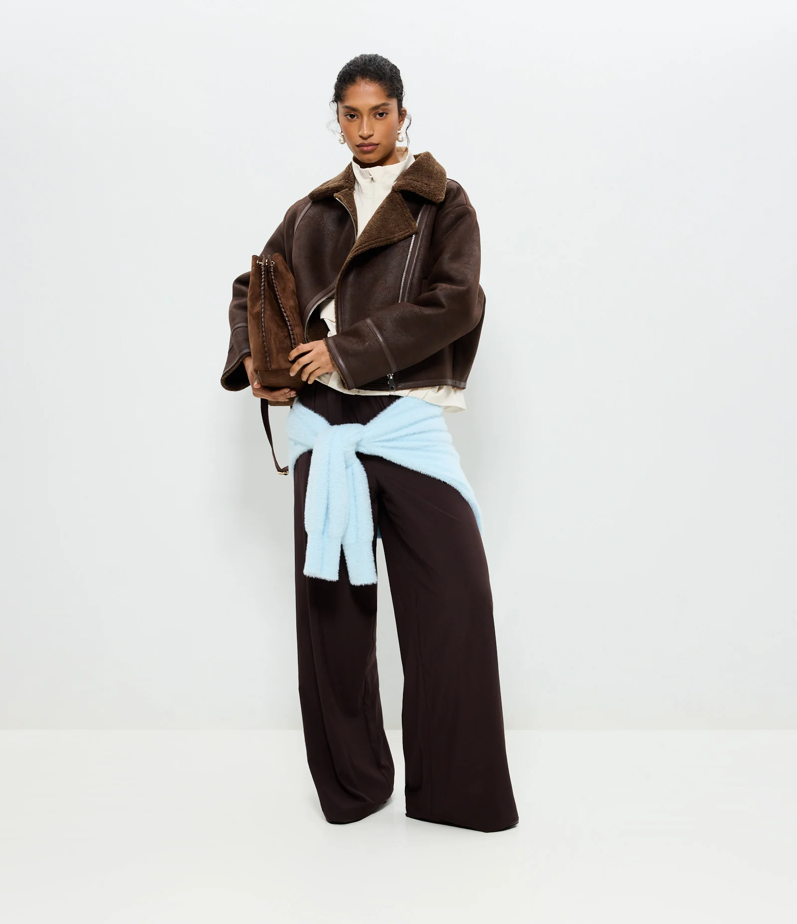 Calça Leve em Microfibra com Listra Lateral Marrom 1