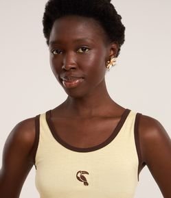 Blusa Regata em Ribana com Tucano Bordado e Viés Contraste