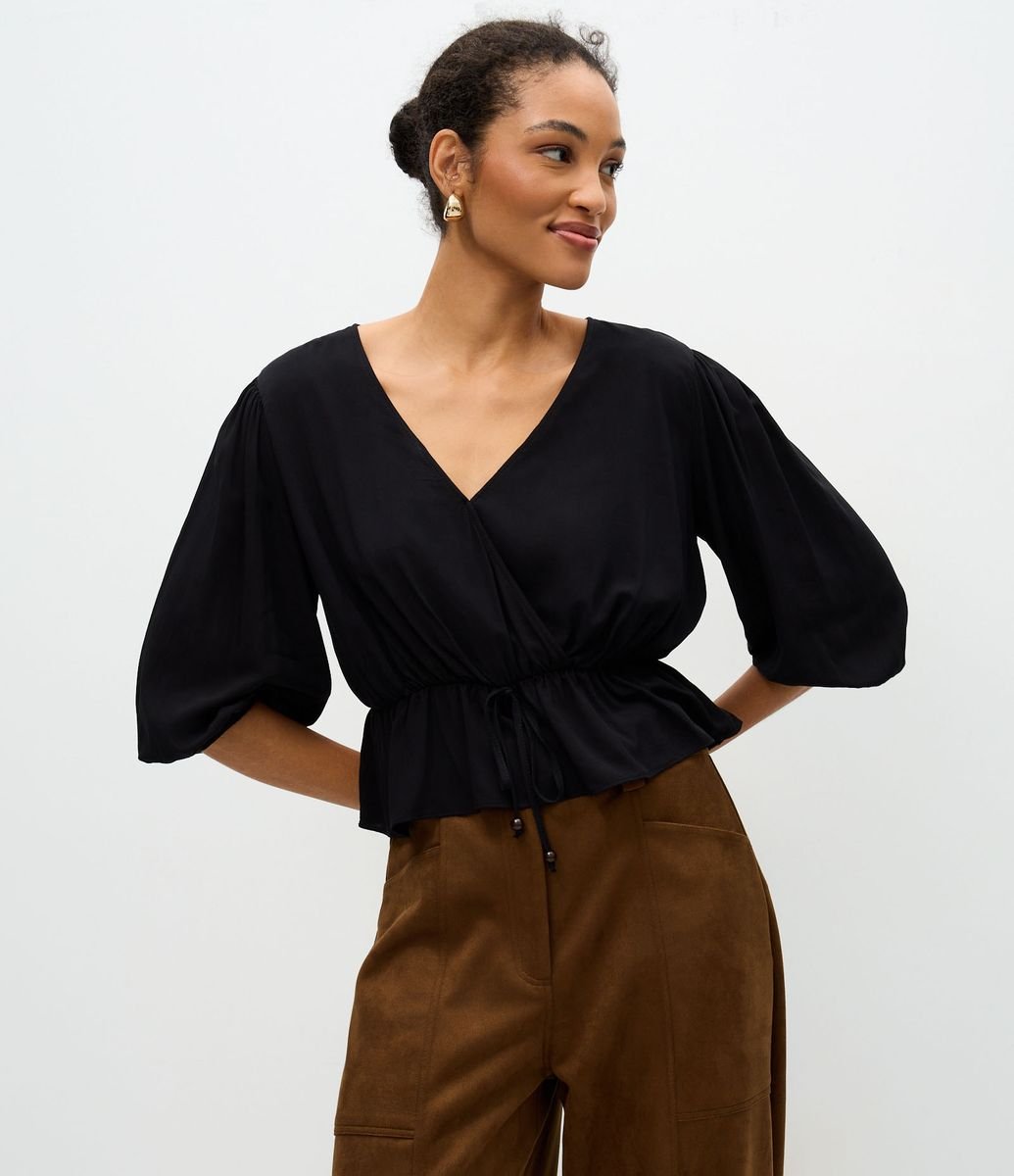 Blusa Peplum em Viscose com Decote V Transpassado Preto