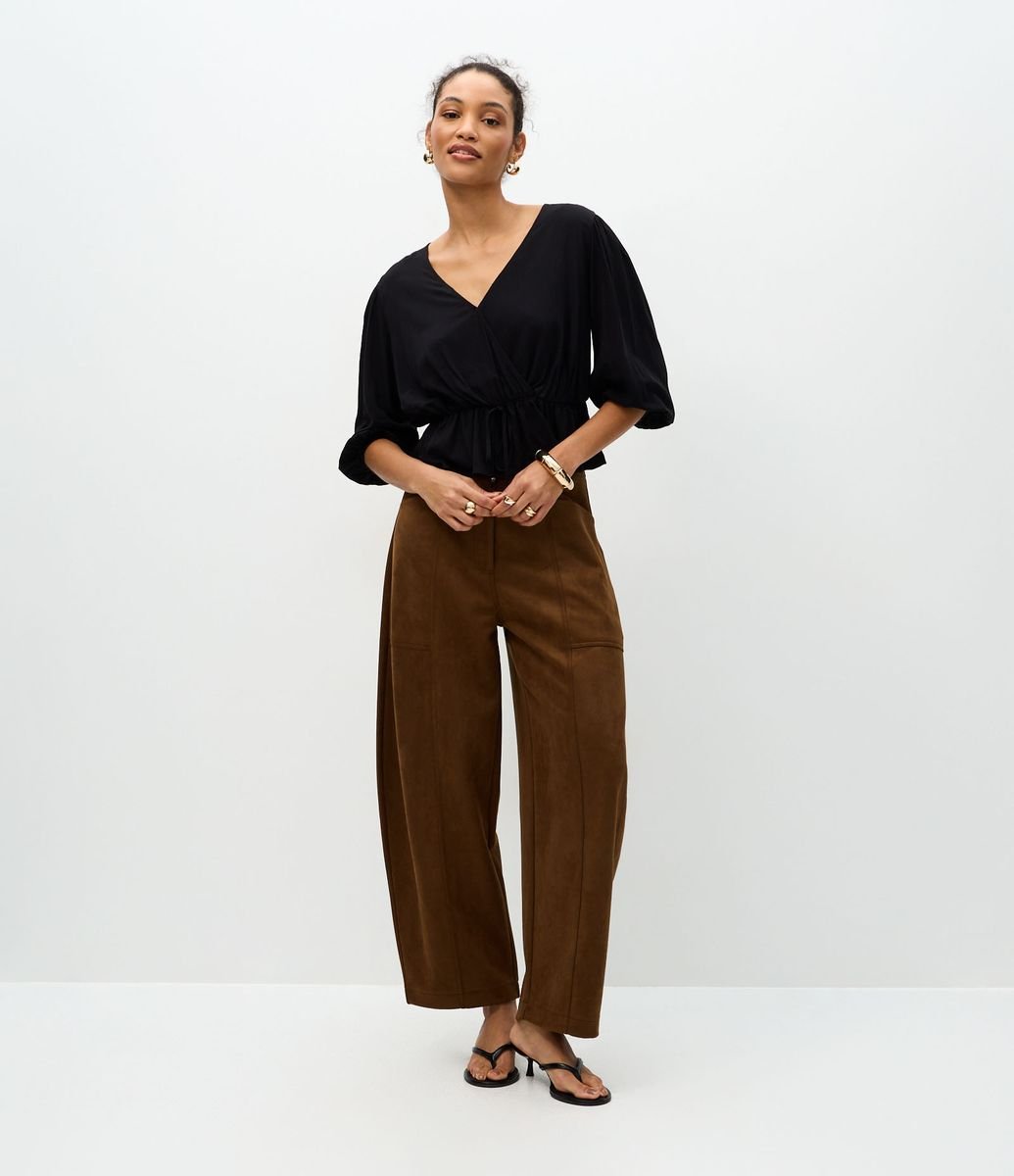 Blusa Peplum em Viscose com Decote V Transpassado Preto