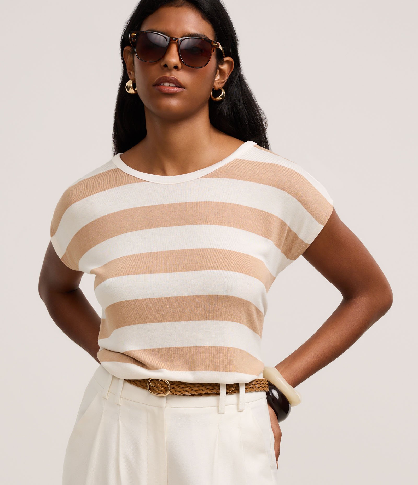 Blusa em Viscose com Listras Horizontais Largas Marrom/Off White 1