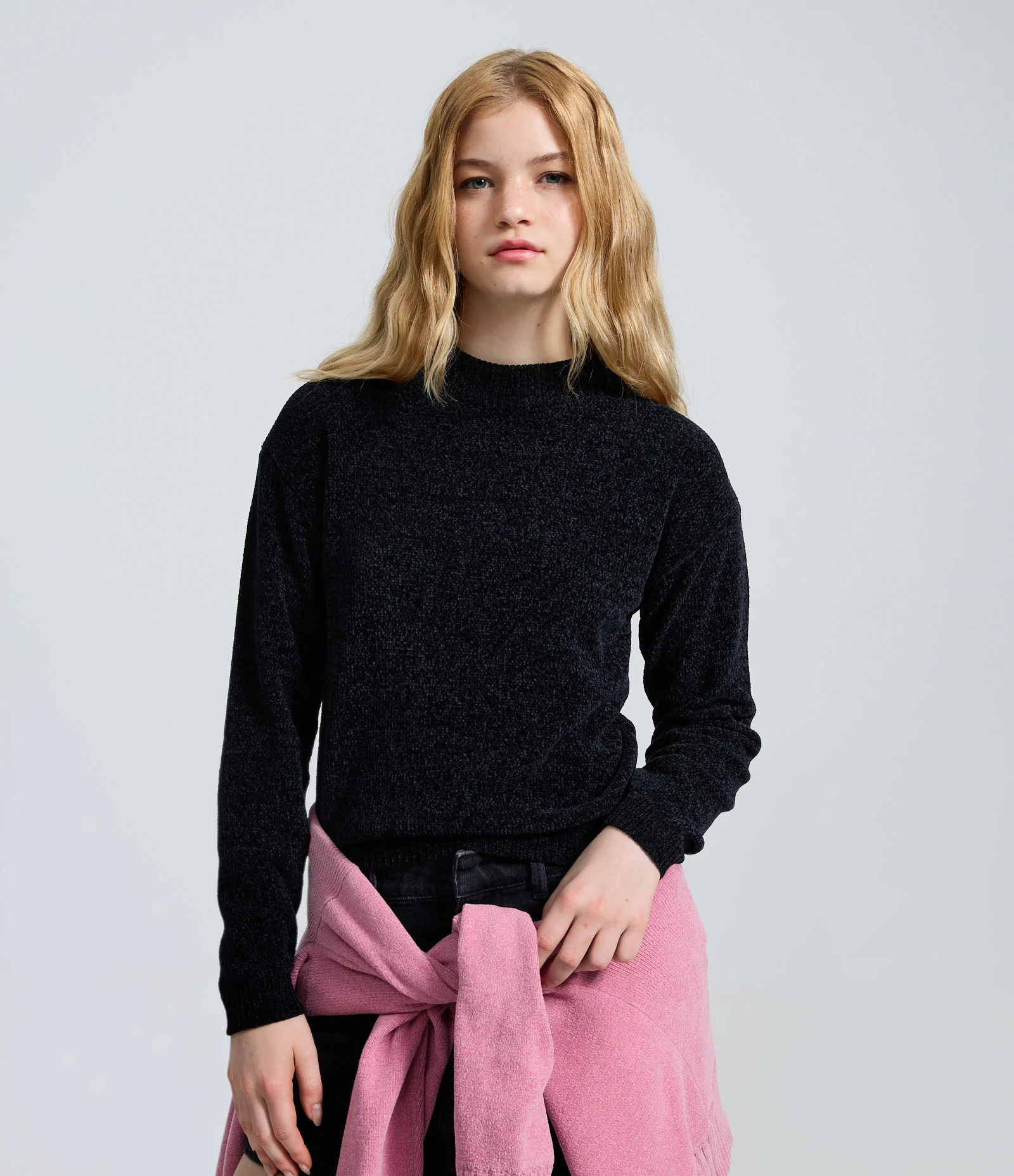Blusa Slim em Tricô Chenille com Gola Redonda Preto 1