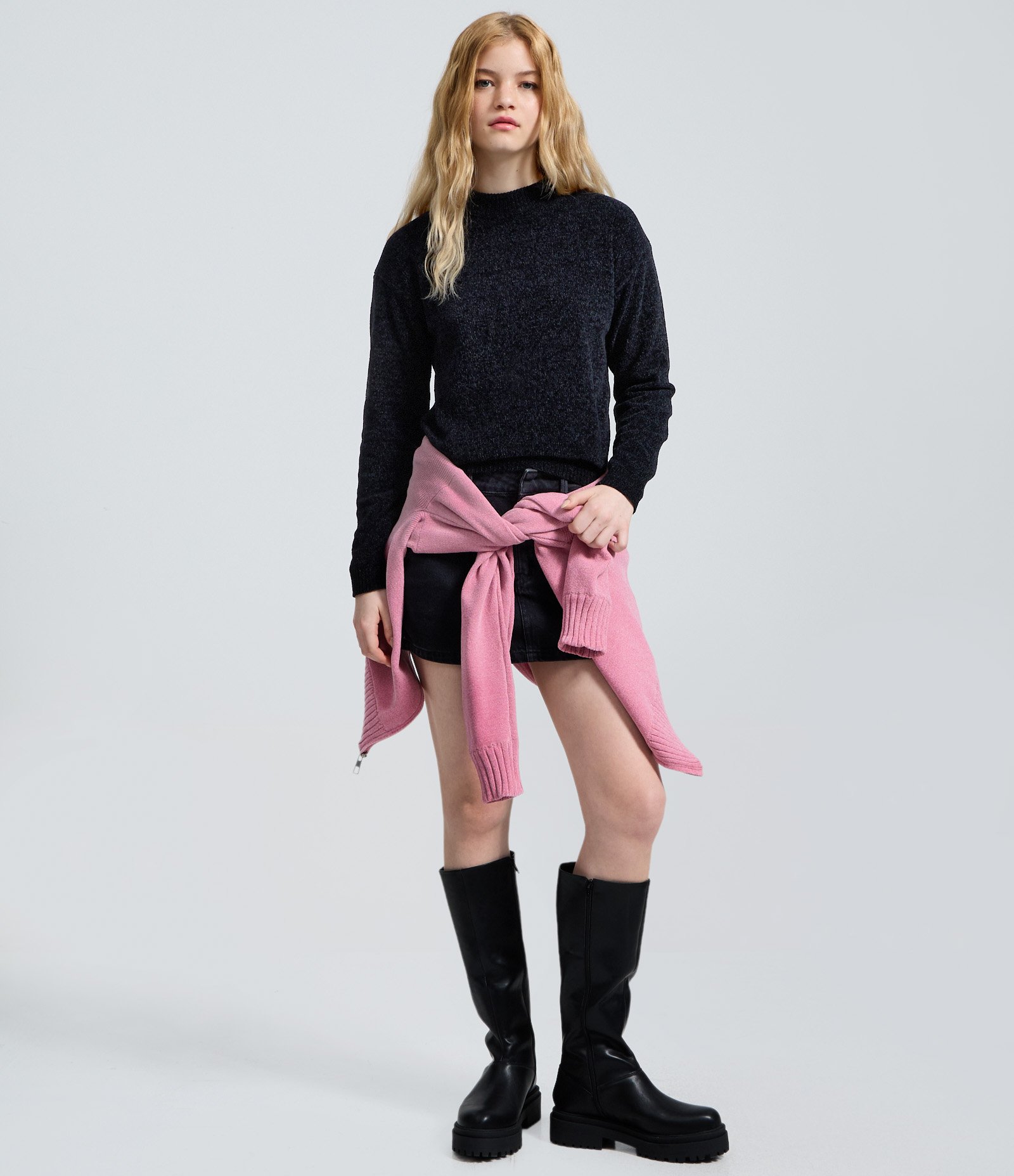 Blusa Slim em Tricô Chenille com Gola Redonda Preto 2