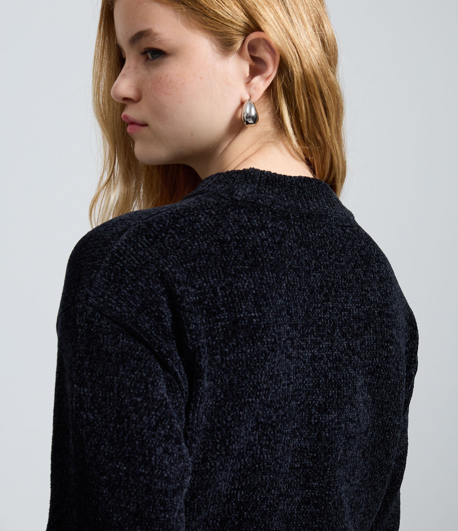 Blusa Slim em Tricô Chenille com Gola Redonda Preto 4