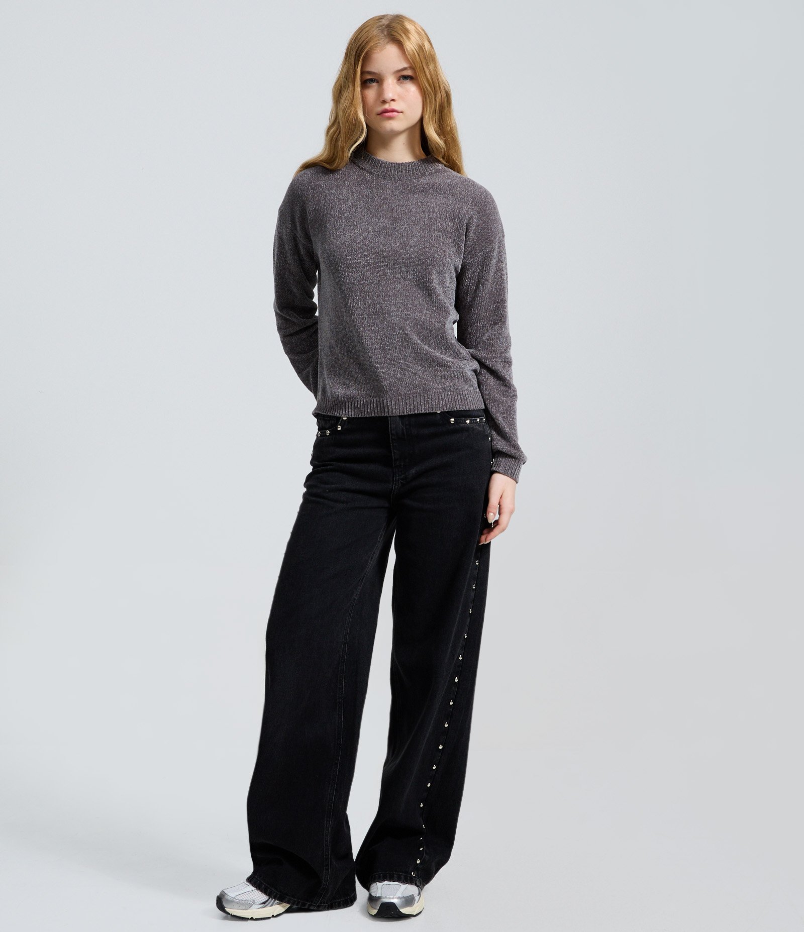 Blusa Slim em Tricô Chenille com Gola Redonda Cinza 2