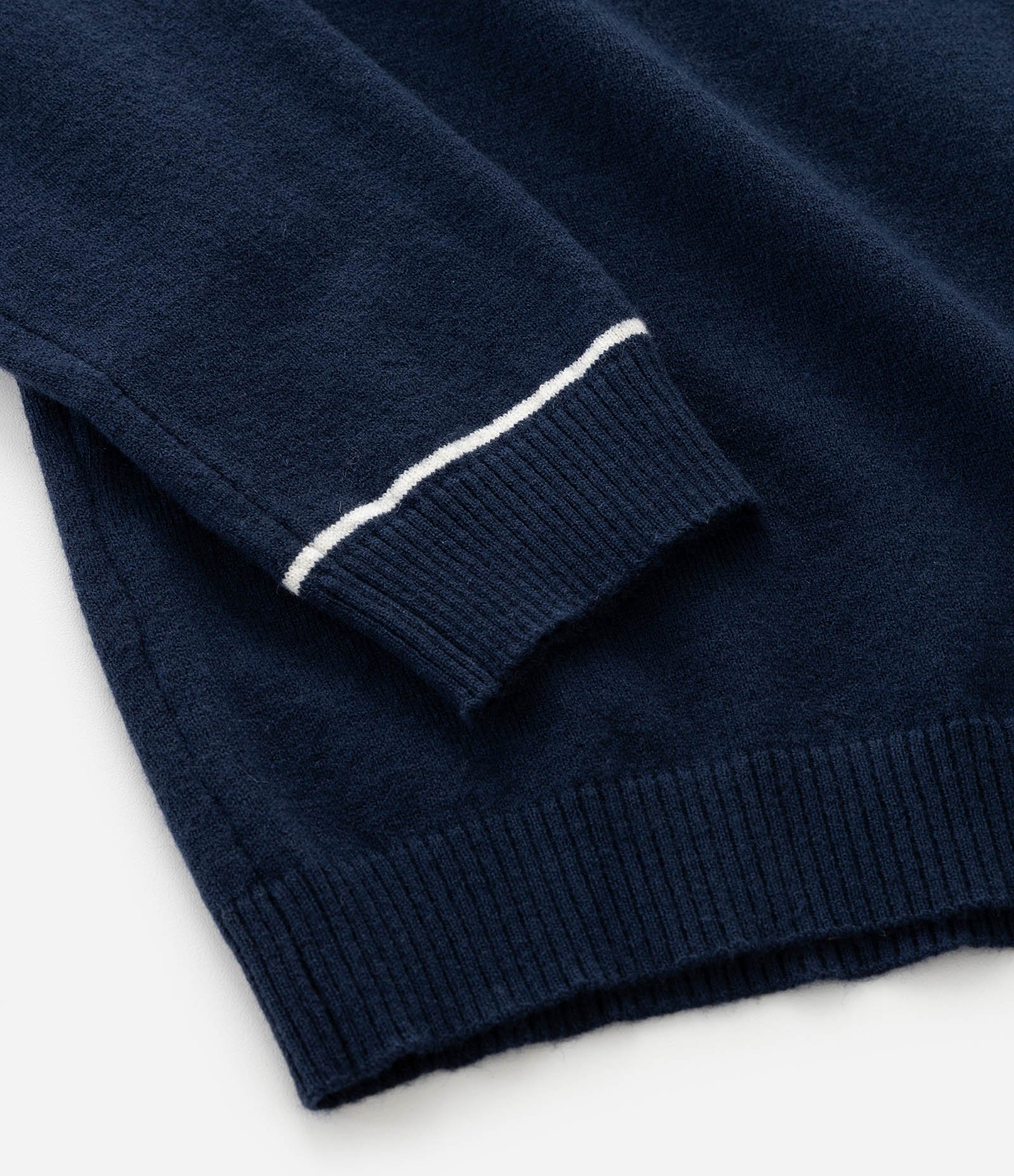 Suéter Slim em Tricô com Gola Polo e Detalhe Contrastante Azul Marinho 4