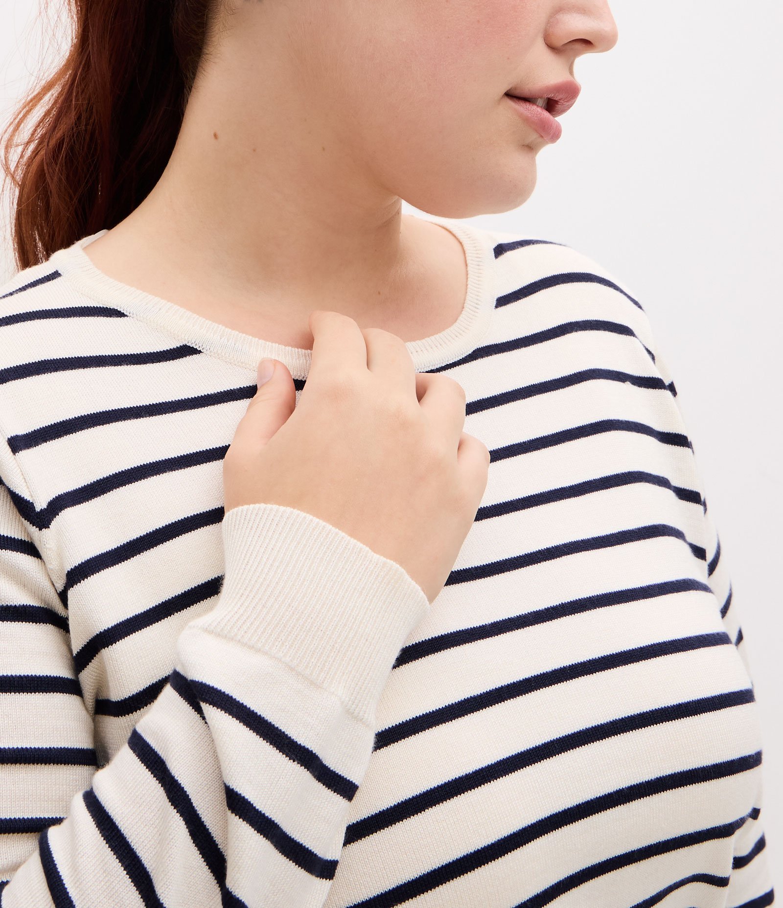 Suéter Regular em Tricô com Listras Curve & Plus Size Bege 3