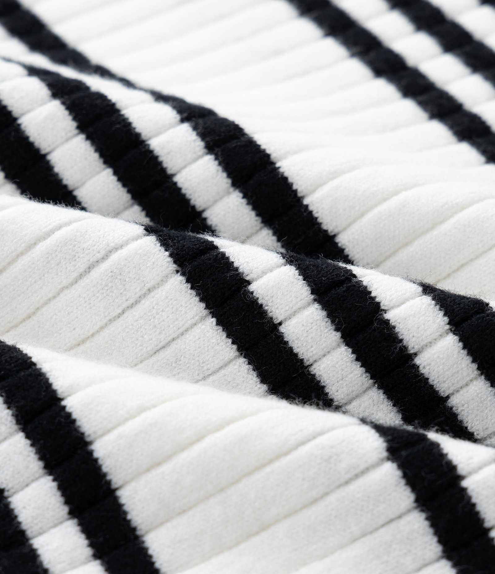 Blusa Alongada em Tricô Canelado com Listras Curve & Plus Size Preto 3