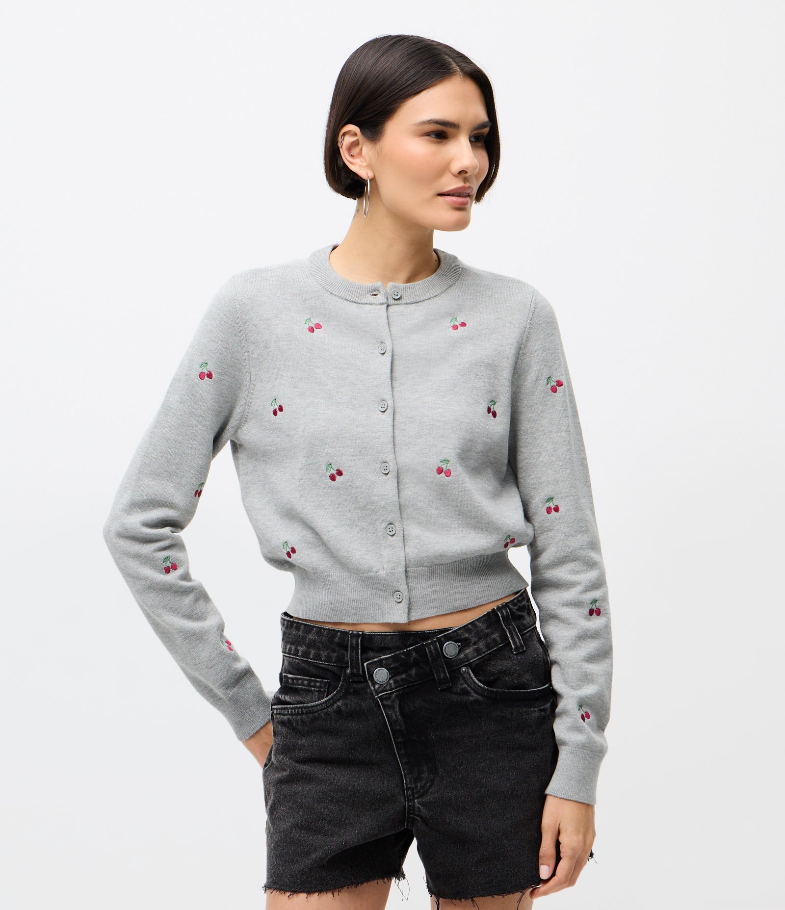 Cardigan Curto em Tricô com Bordados de Cereja Cinza 1