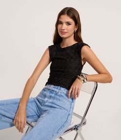 Blusa Texturizada com Abertura nas Costas