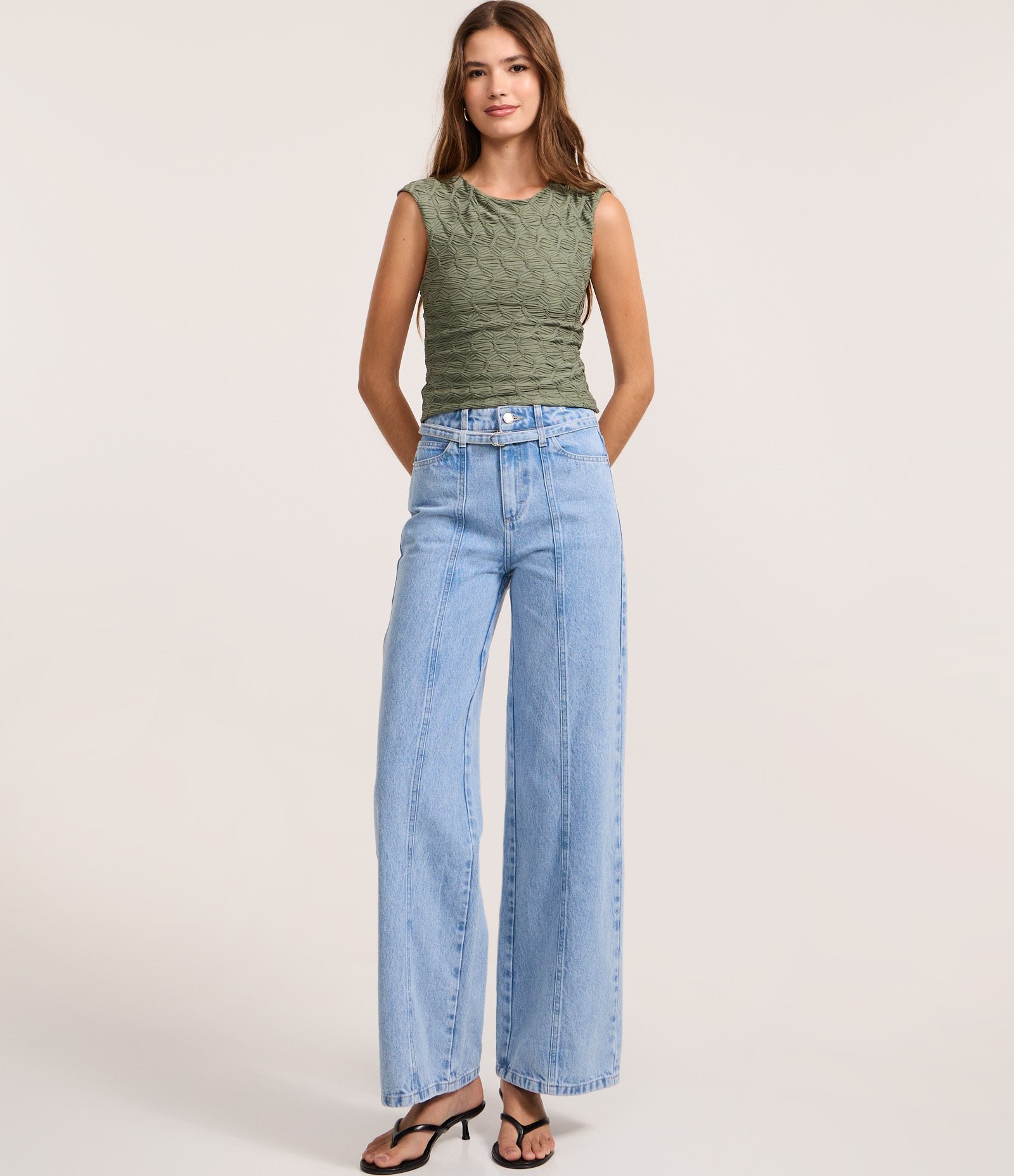 Blusa Texturizada com Abertura nas Costas Verde 2