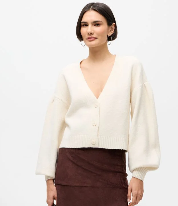 Cardigan Curto em Tricô com Decote V e Botões Frontais Off White