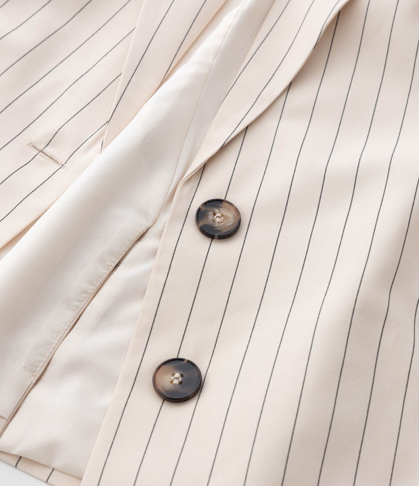 Blazer Alfaiatado com Estampa de Listras Curve & Plus Size Bege 8